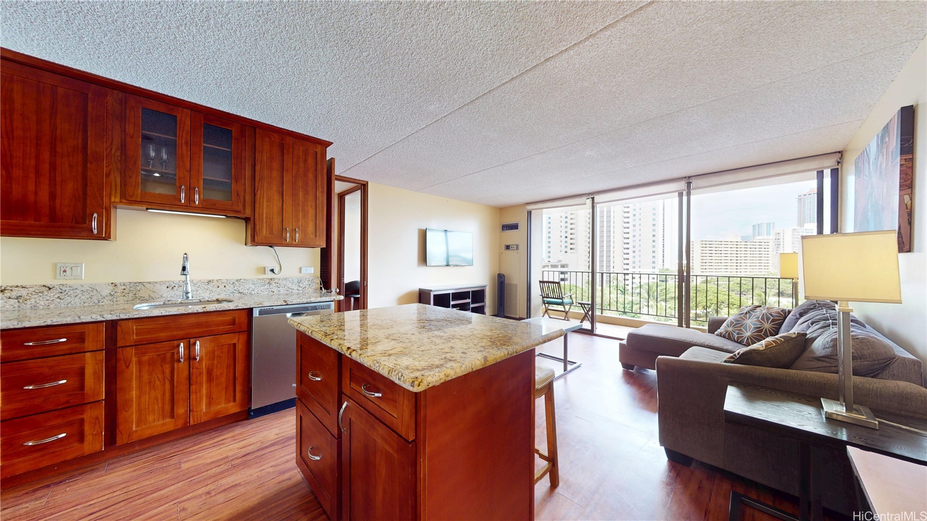 411 Hobron Lane 804 Property Photo 1