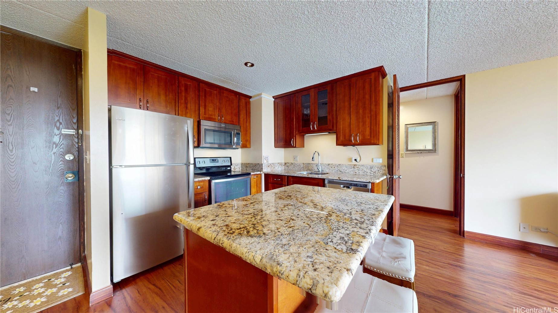 411 Hobron Lane 804 Property Photo 3