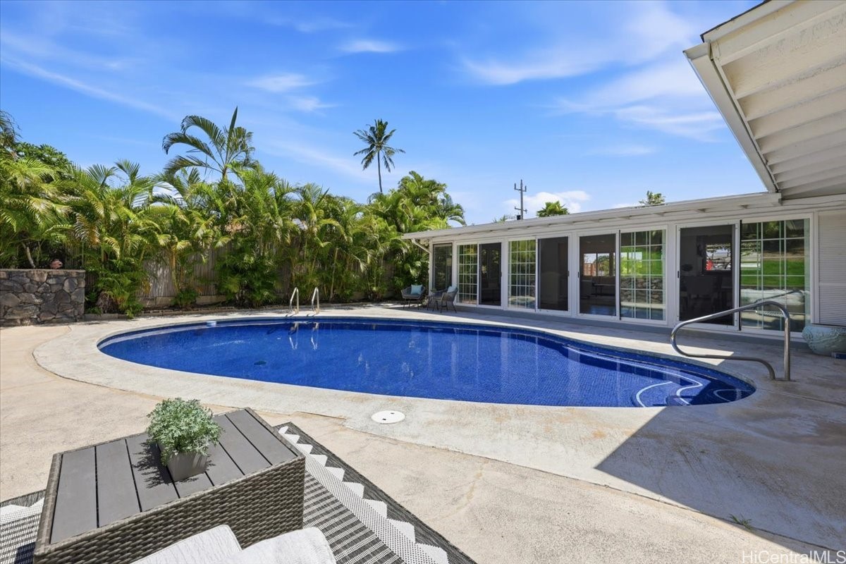 453 Iliaina Street Property Photo 1