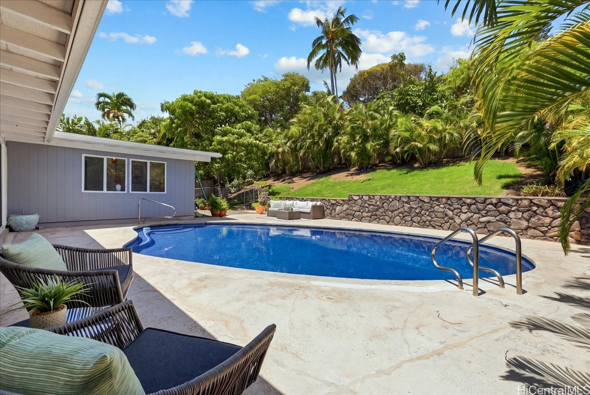 453 Iliaina Street Property Photo 1
