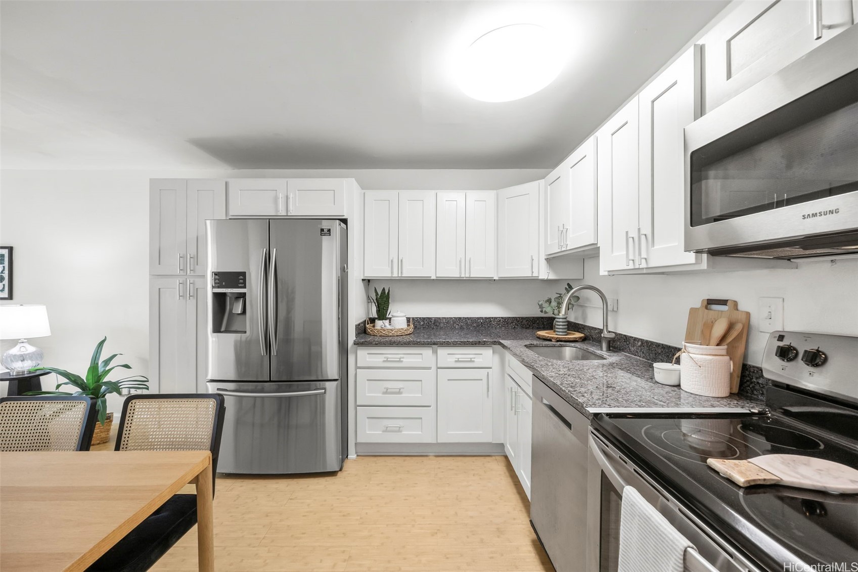 1617 Clark Street 302 Property Photo 3