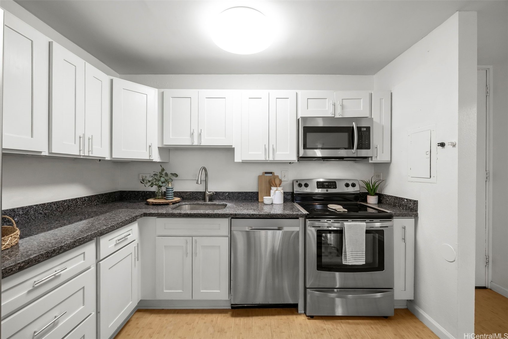 1617 Clark Street 302 Property Photo 4