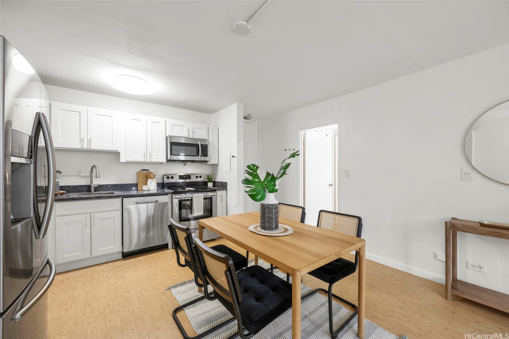 1617 Clark Street 302 Property Photo 5