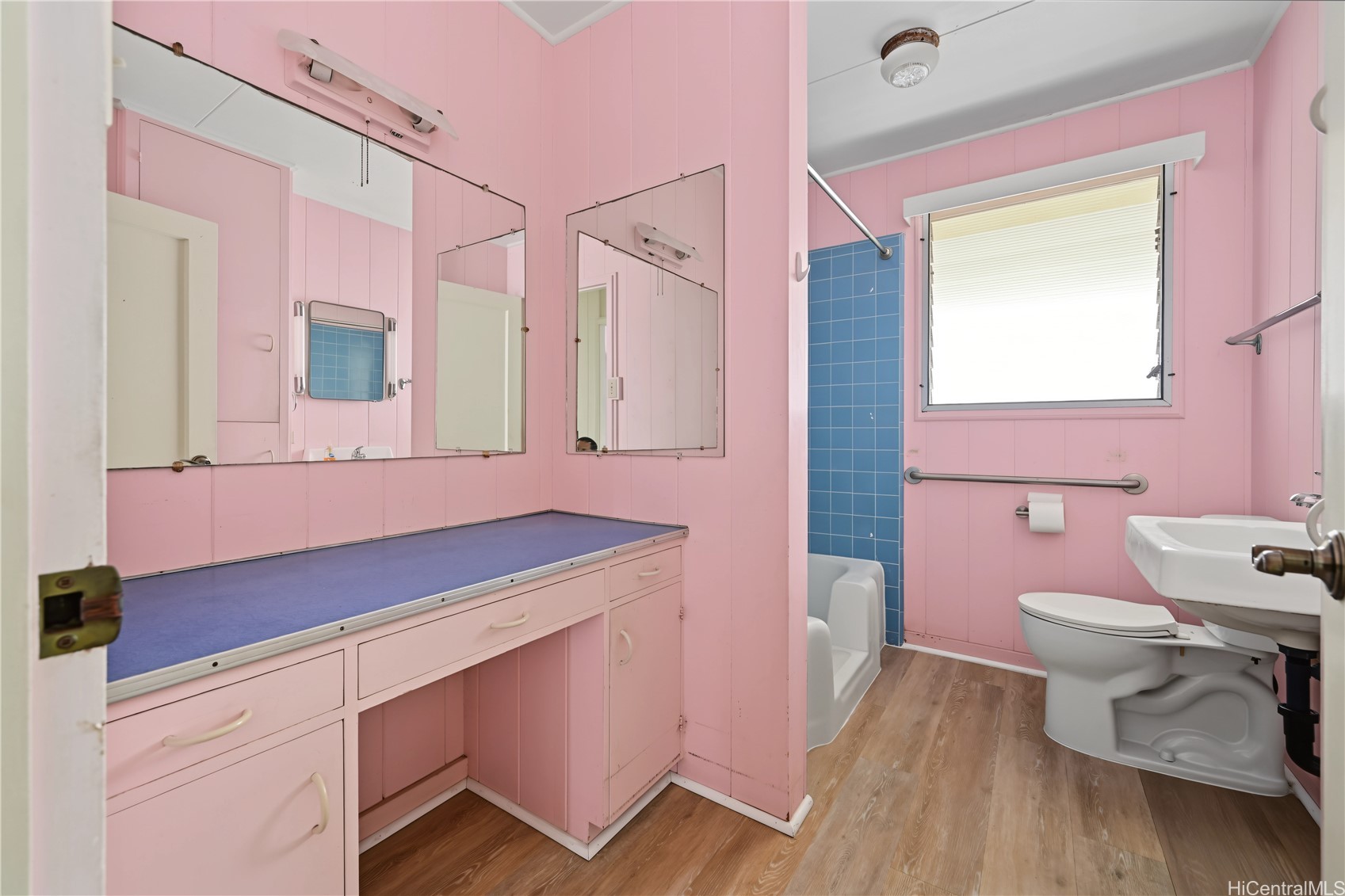 2911 Eugene Place Property Photo 11