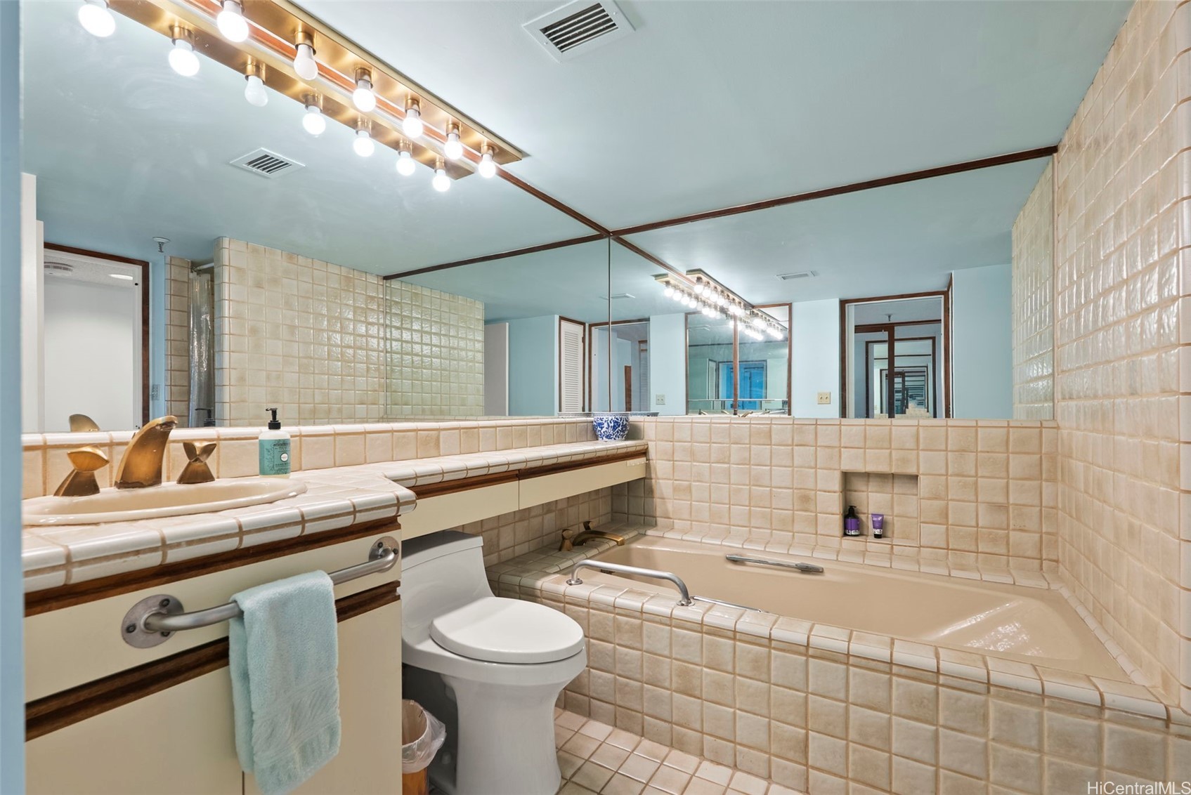 1525 Wilder Avenue 801 Property Photo 19