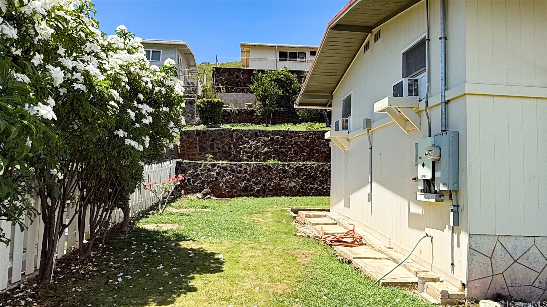 1654 Haku Street Property Photo 3