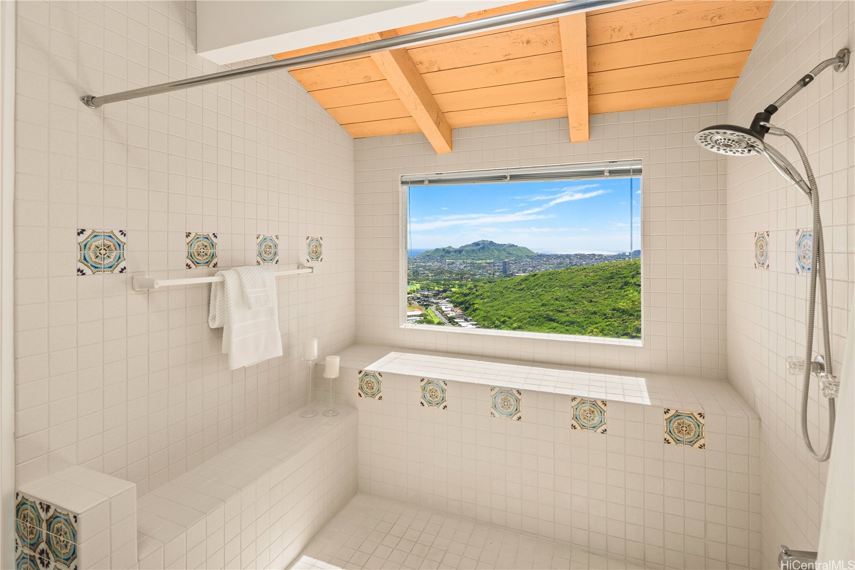 1728 Kumakani Loop Property Photo 10