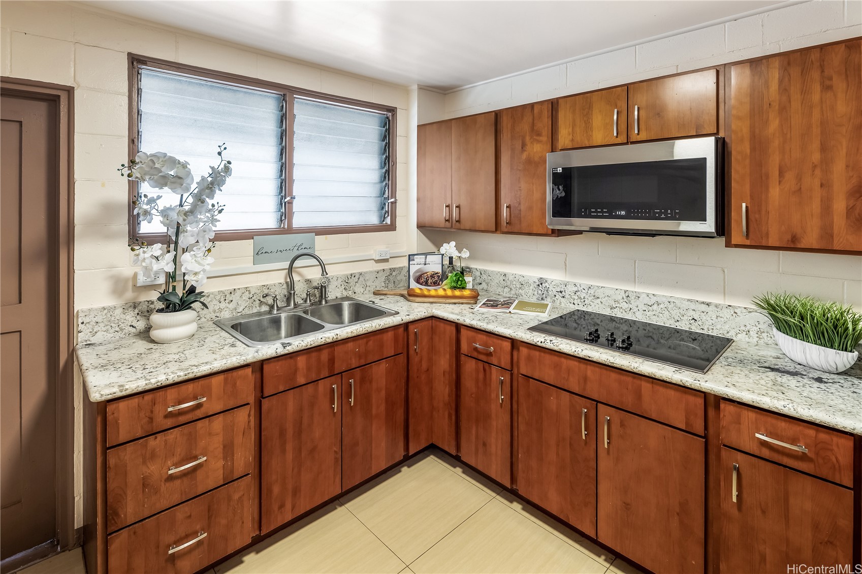 1329 Kaihee Street B Property Photo 3