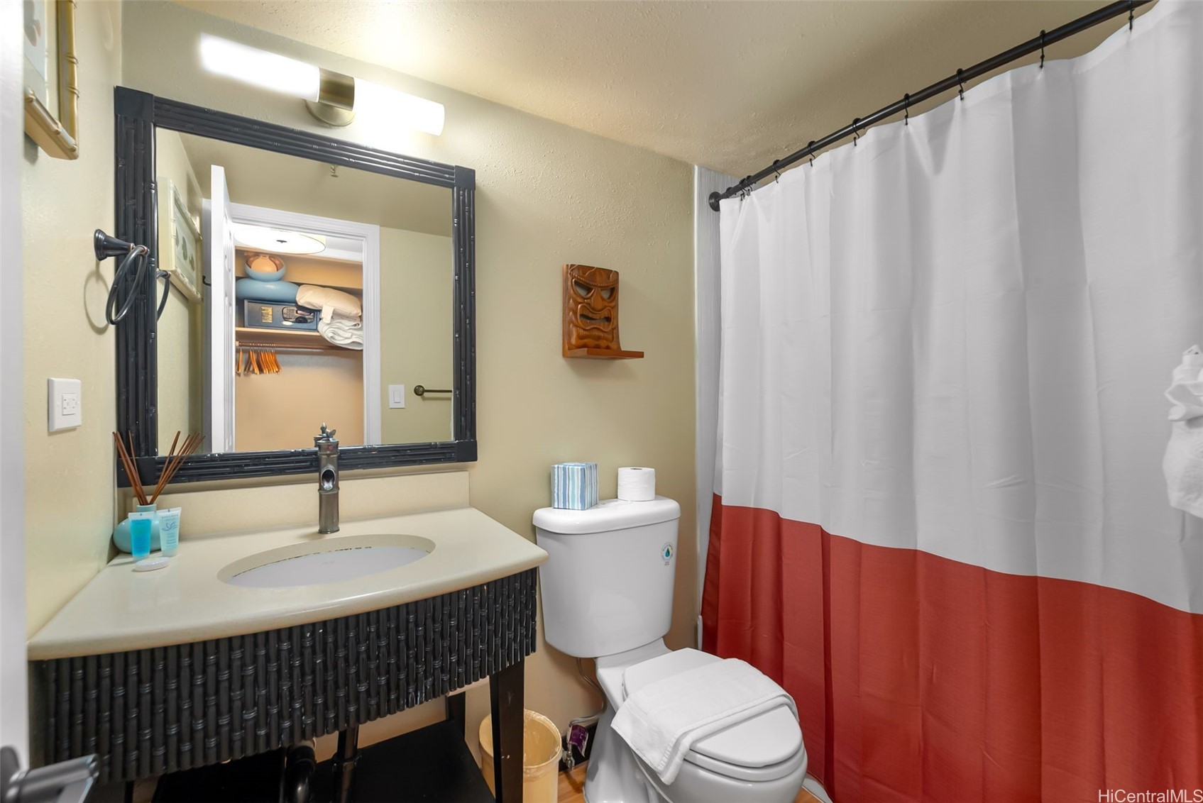 2425 Kuhio Avenue 703 Property Photo 11