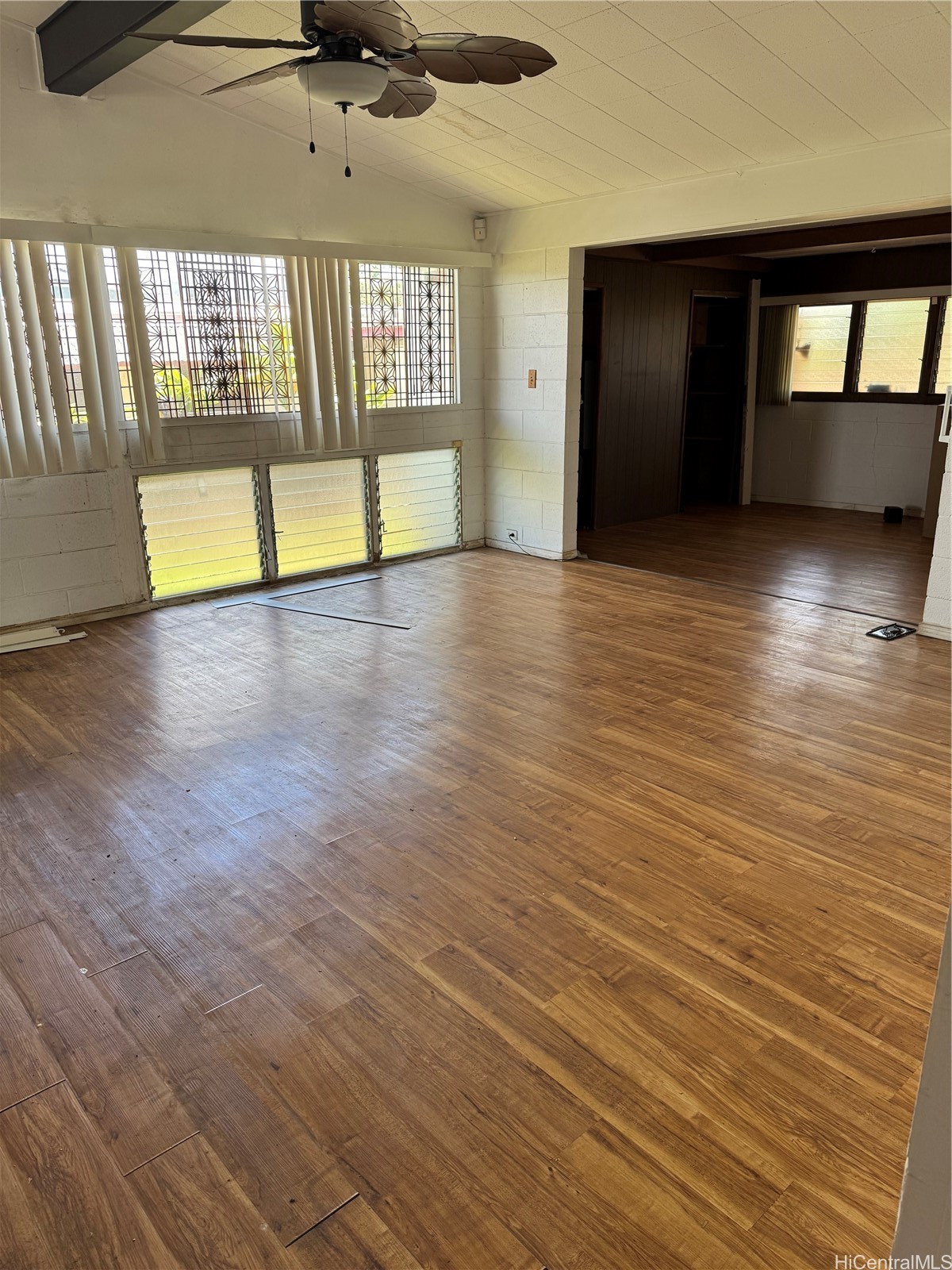 1571 Haloa Drive Property Photo 1