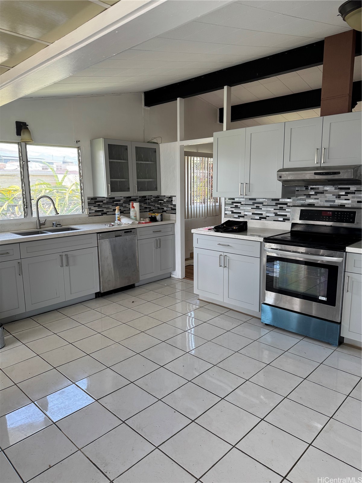 1571 Haloa Drive Property Photo 2