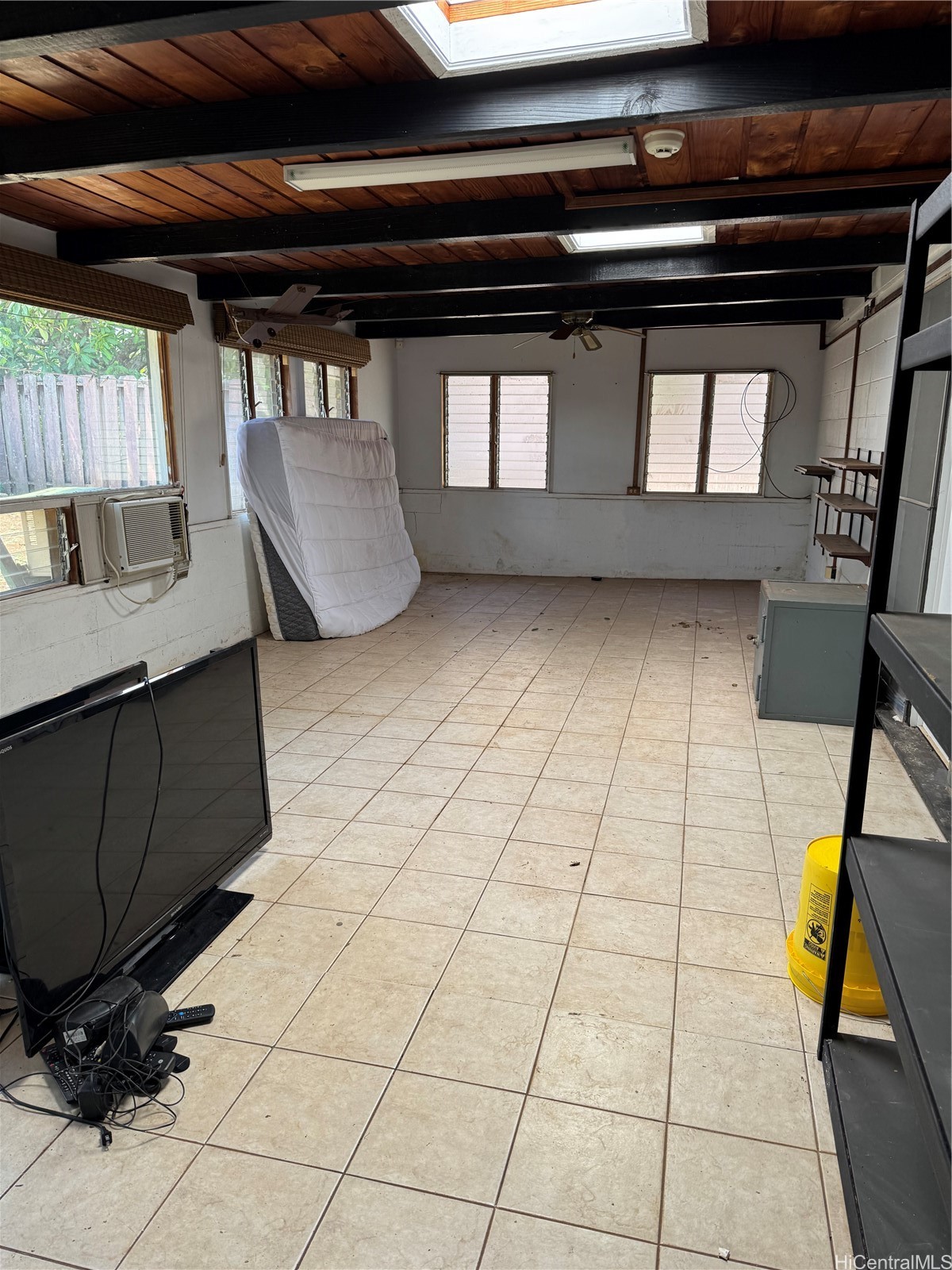 1571 Haloa Drive Property Photo 3