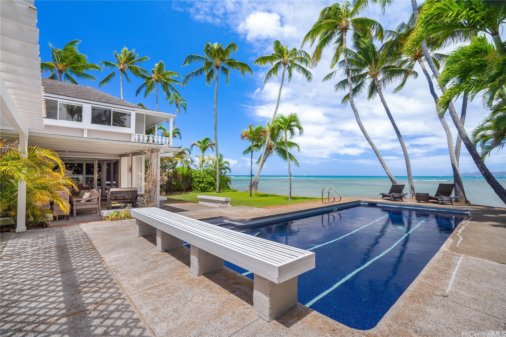 431/433 Portlock Road Property Photo 4