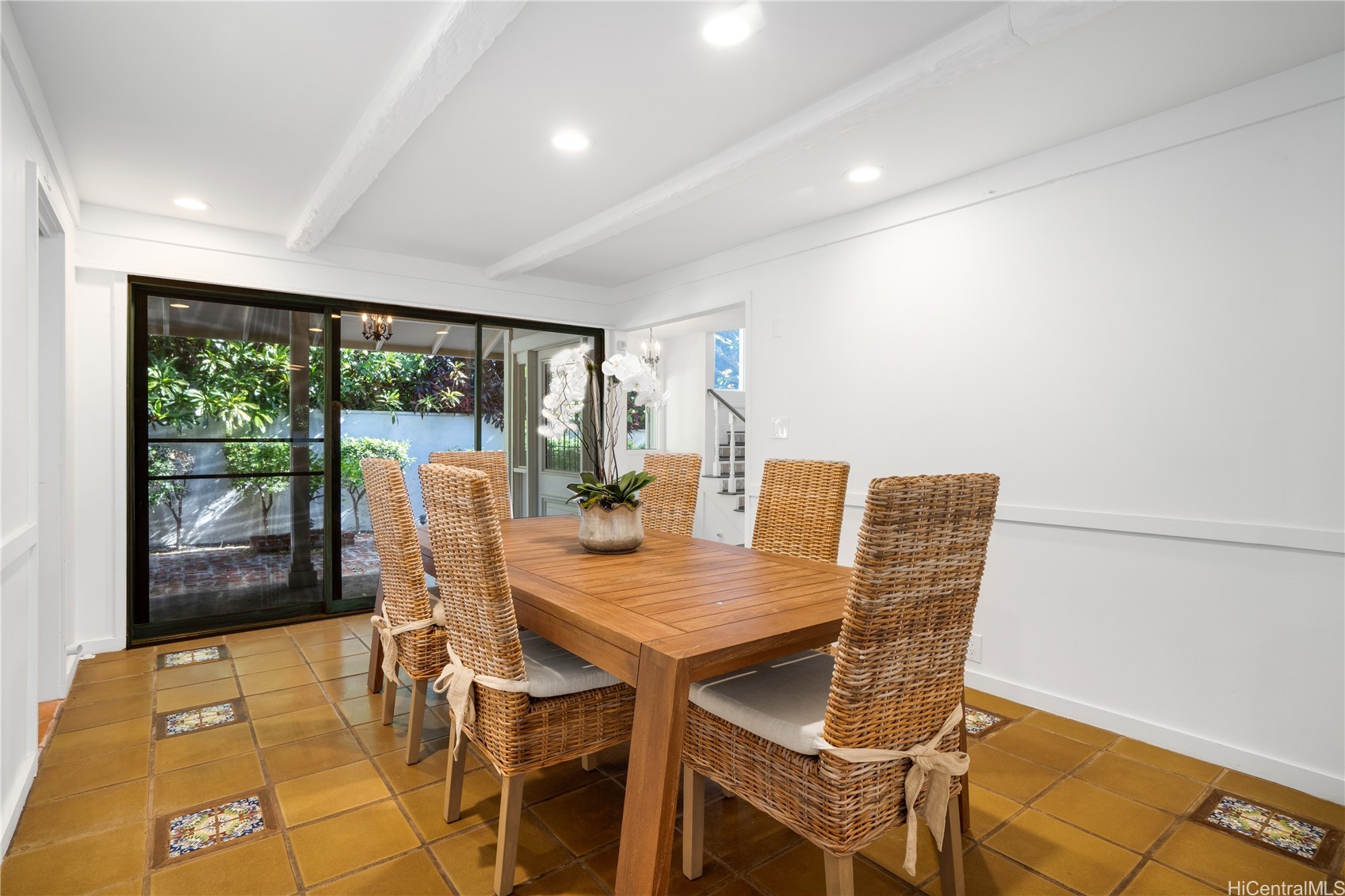 431/433 Portlock Road Property Photo 8