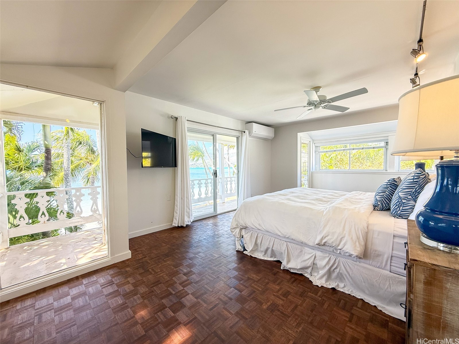 431/433 Portlock Road Property Photo 11