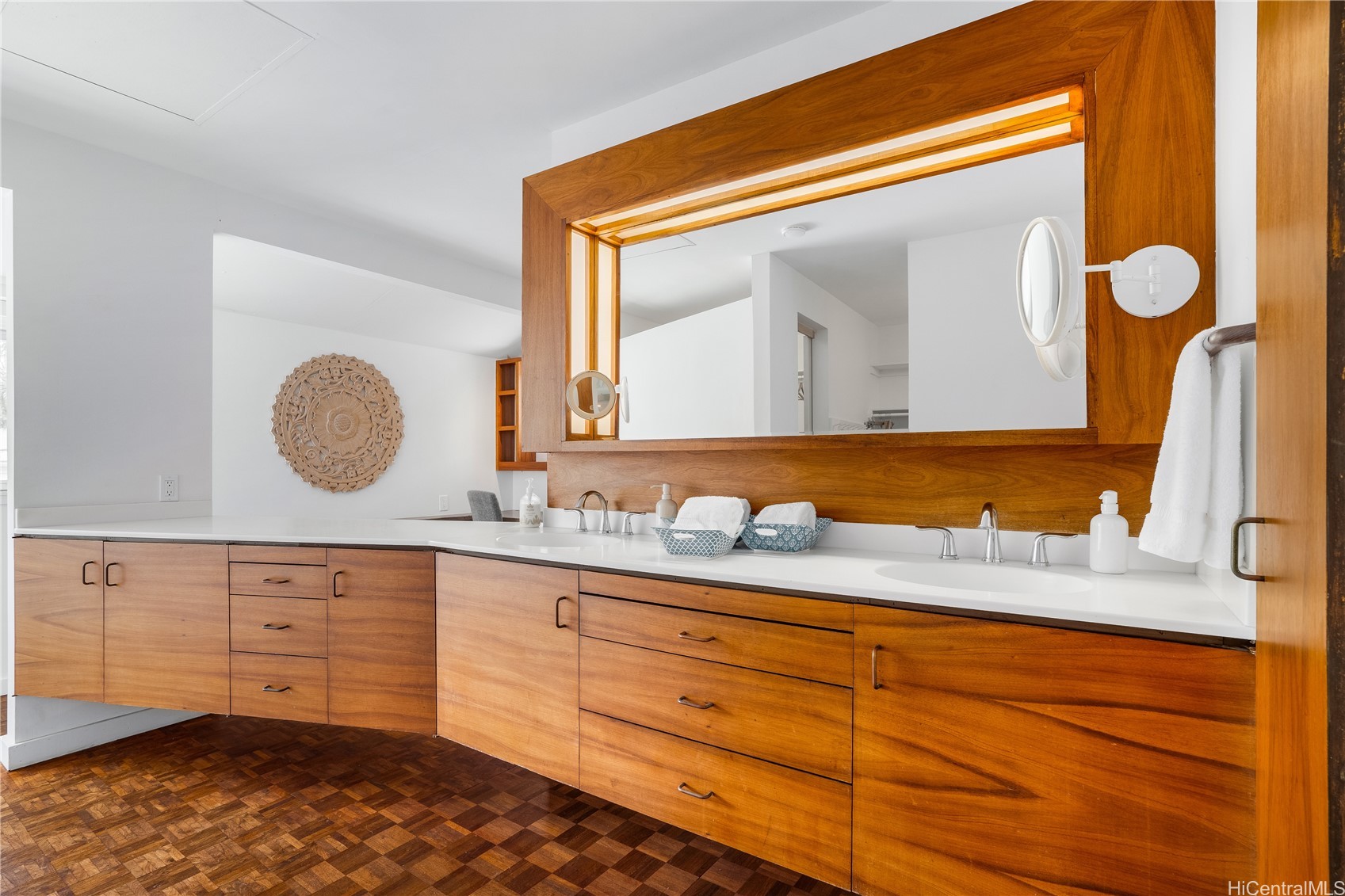 431/433 Portlock Road Property Photo 13