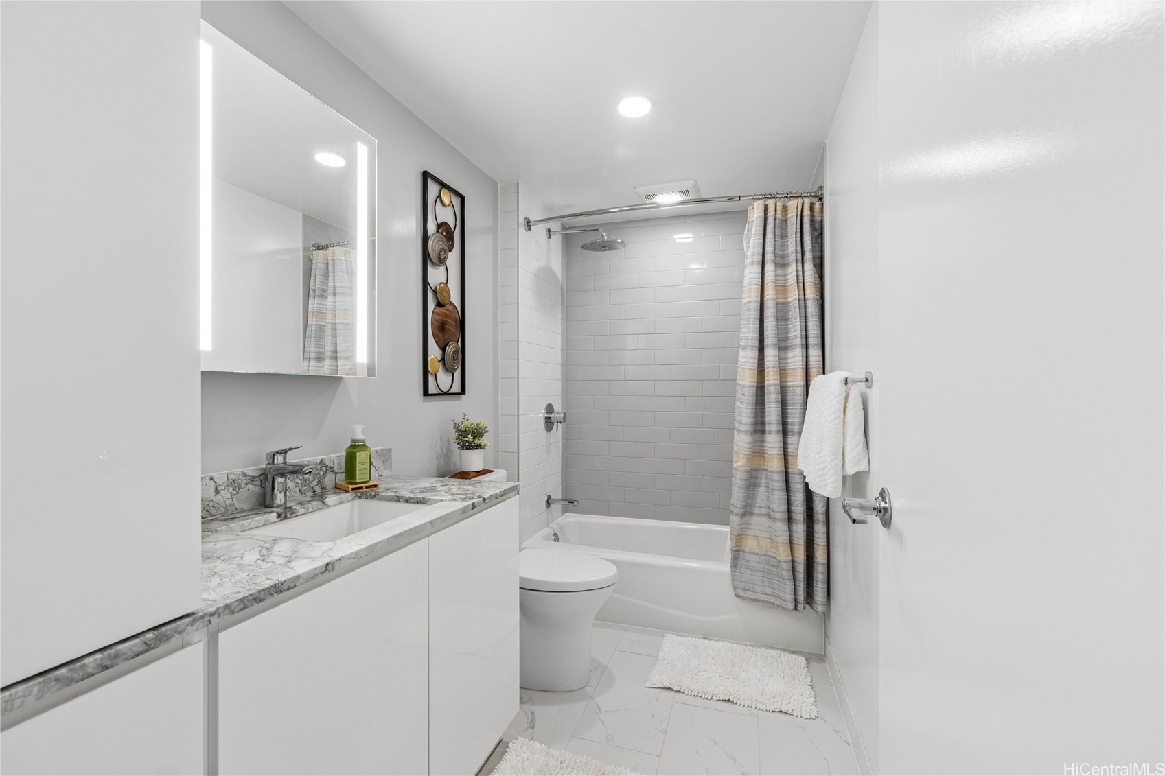 987 Queen Street 2216 Property Photo 11