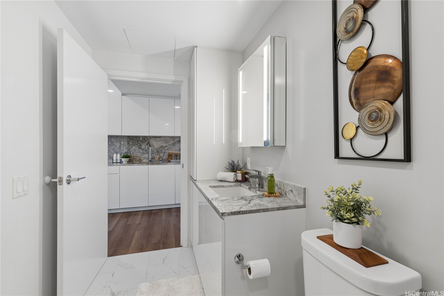 987 Queen Street 2216 Property Photo 12