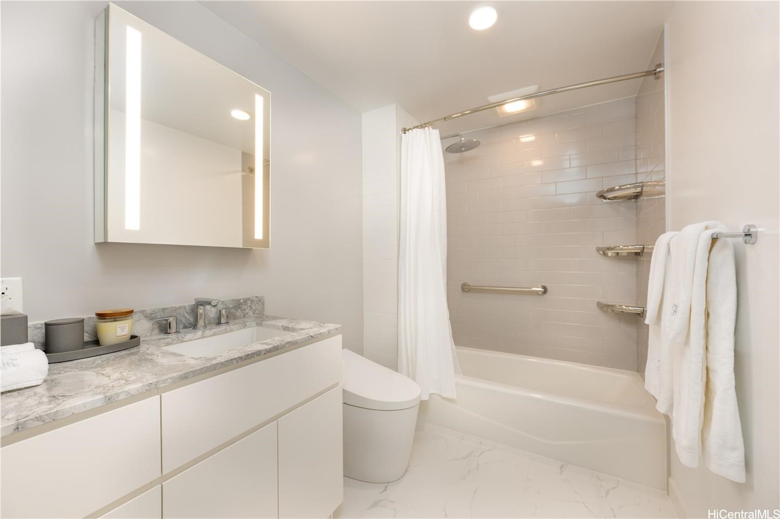 987 Queen Street 1202 Property Photo 4