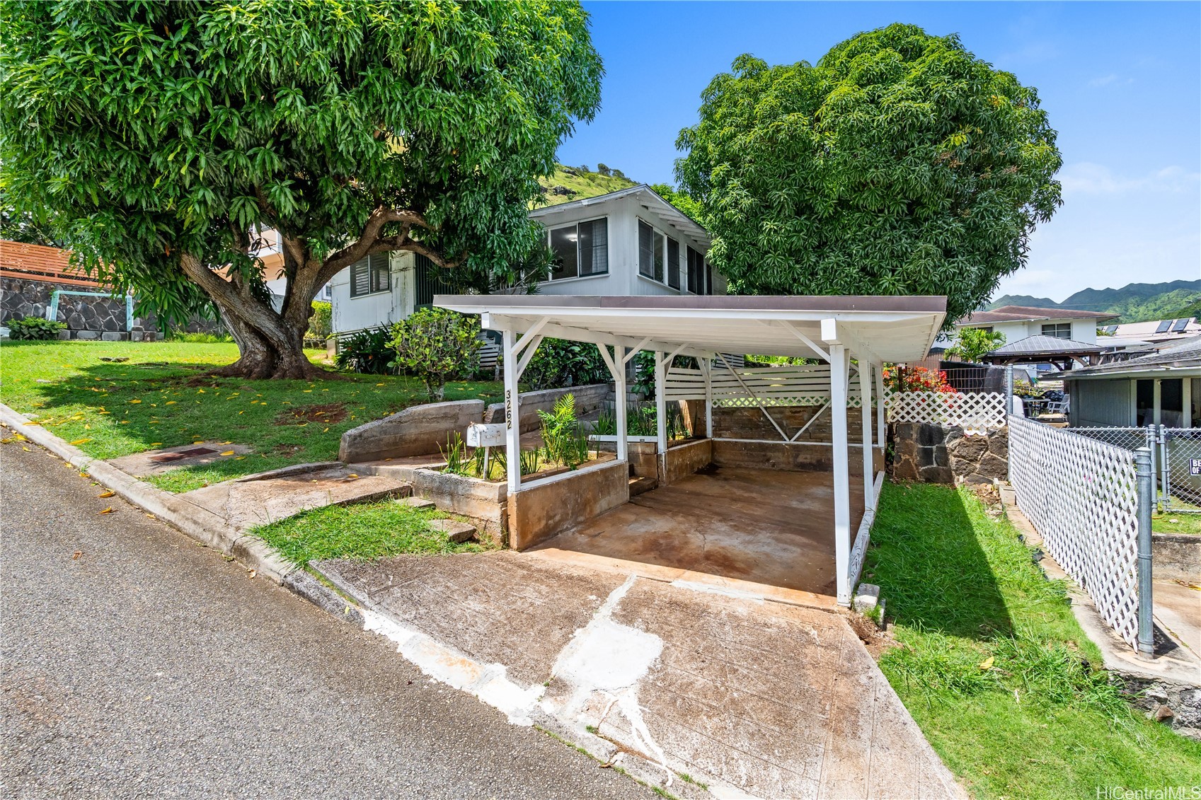 3262 Kikilia Place Property Photo 1