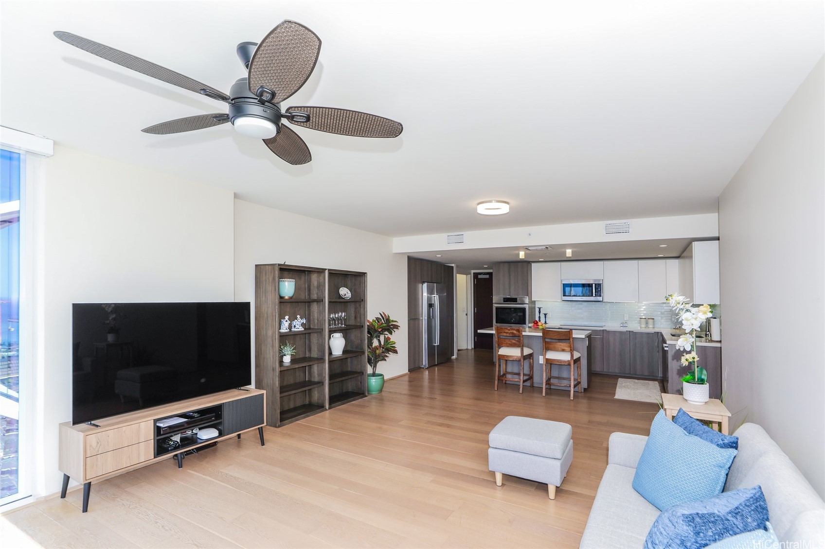 202616427 Property Photo 2