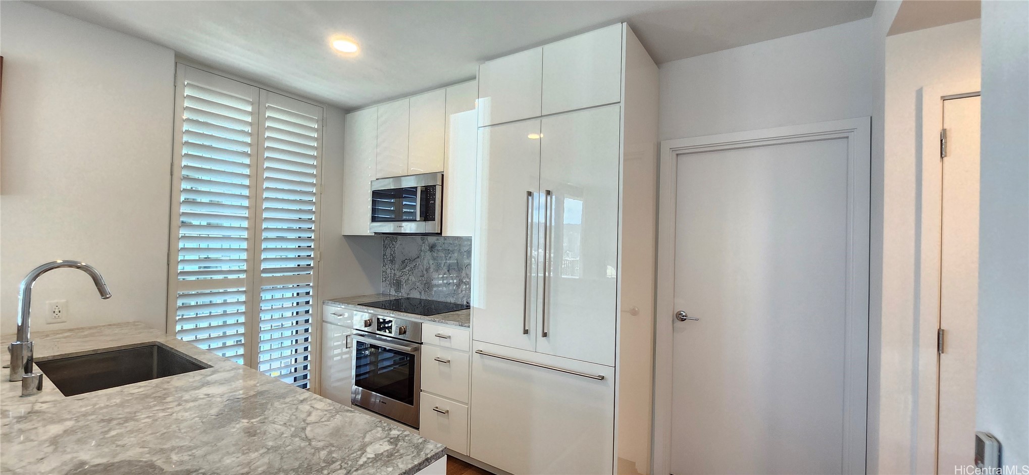 987 Queen Street 1614 Property Photo 7