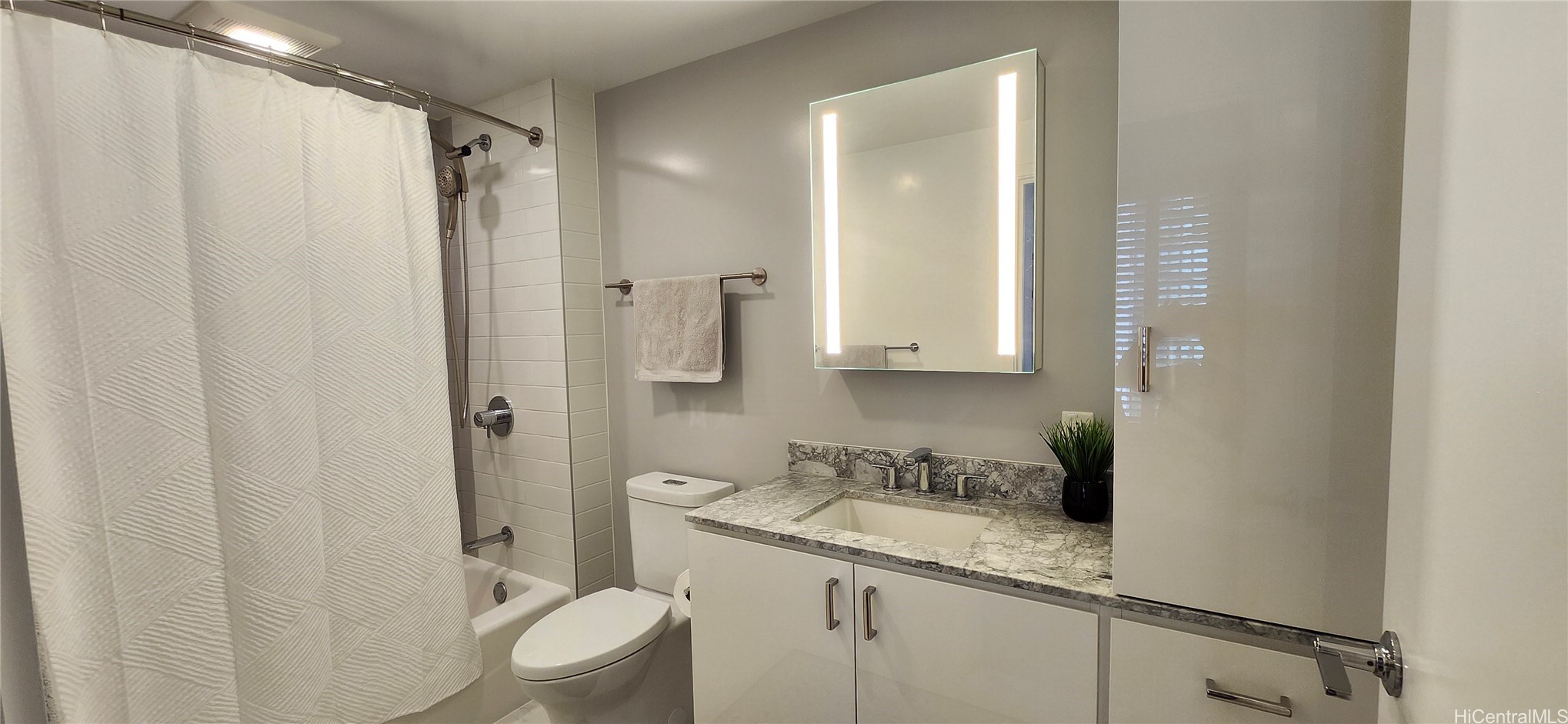 987 Queen Street 1614 Property Photo 10