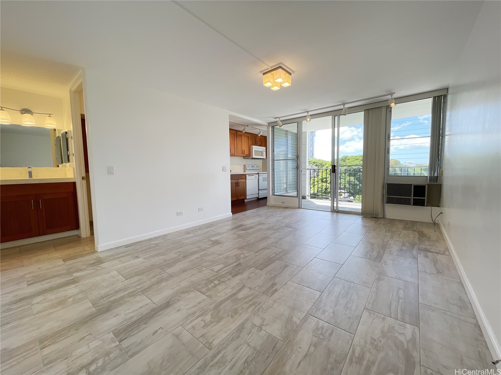 1541 Dominis Street 802 Property Photo 1