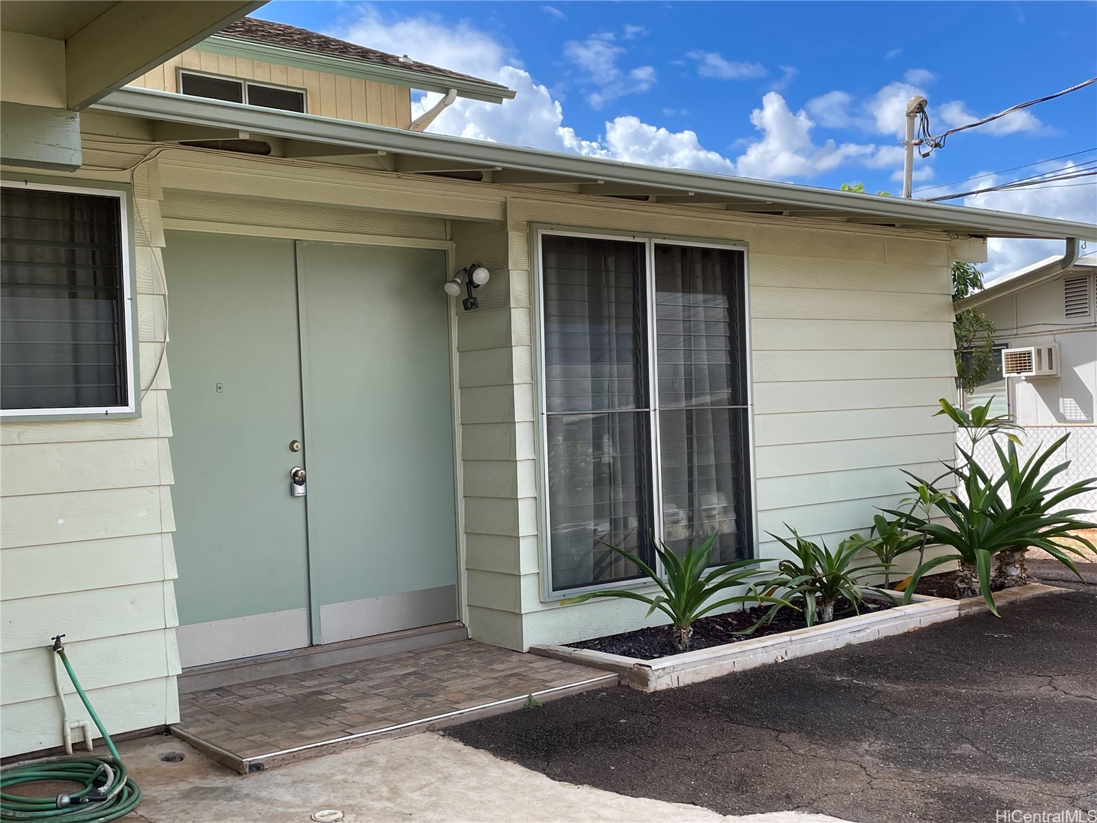 202616489 Property Photo 1