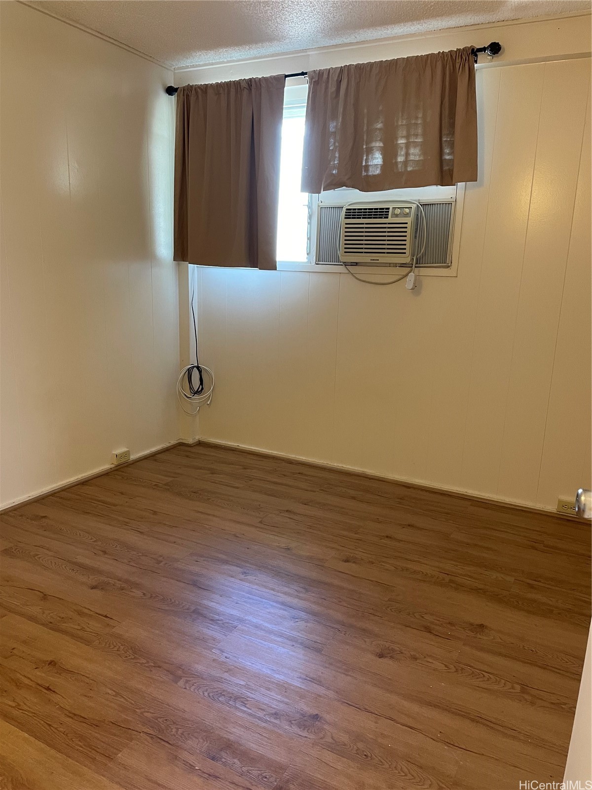 202616489 Property Photo 5
