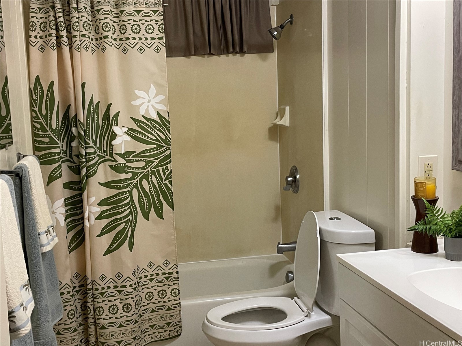 202616489 Property Photo 6