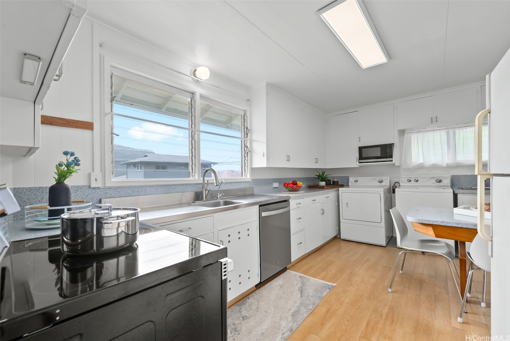 2432 Myrtle Street Property Photo 7