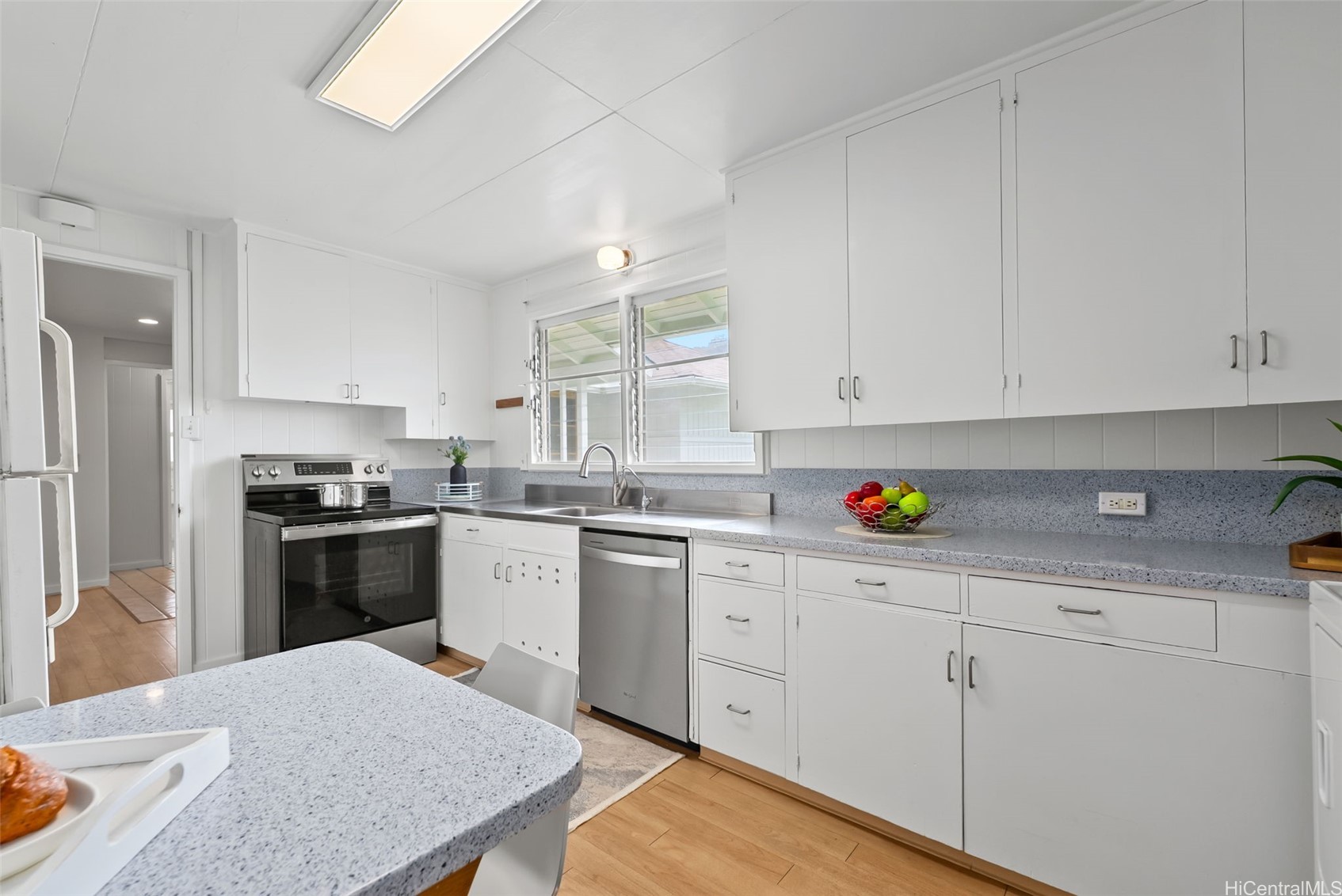 2432 Myrtle Street Property Photo 9