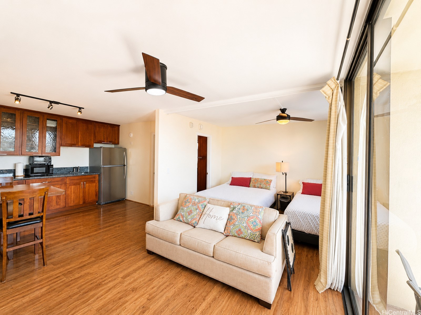 2240 Kuhio Avenue 1607 Property Photo 3
