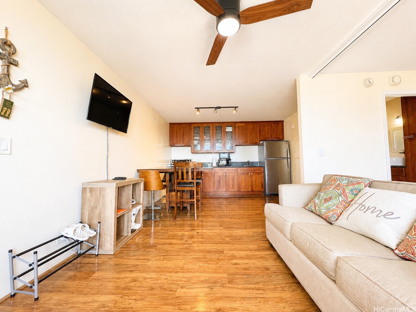 2240 Kuhio Avenue 1607 Property Photo 4