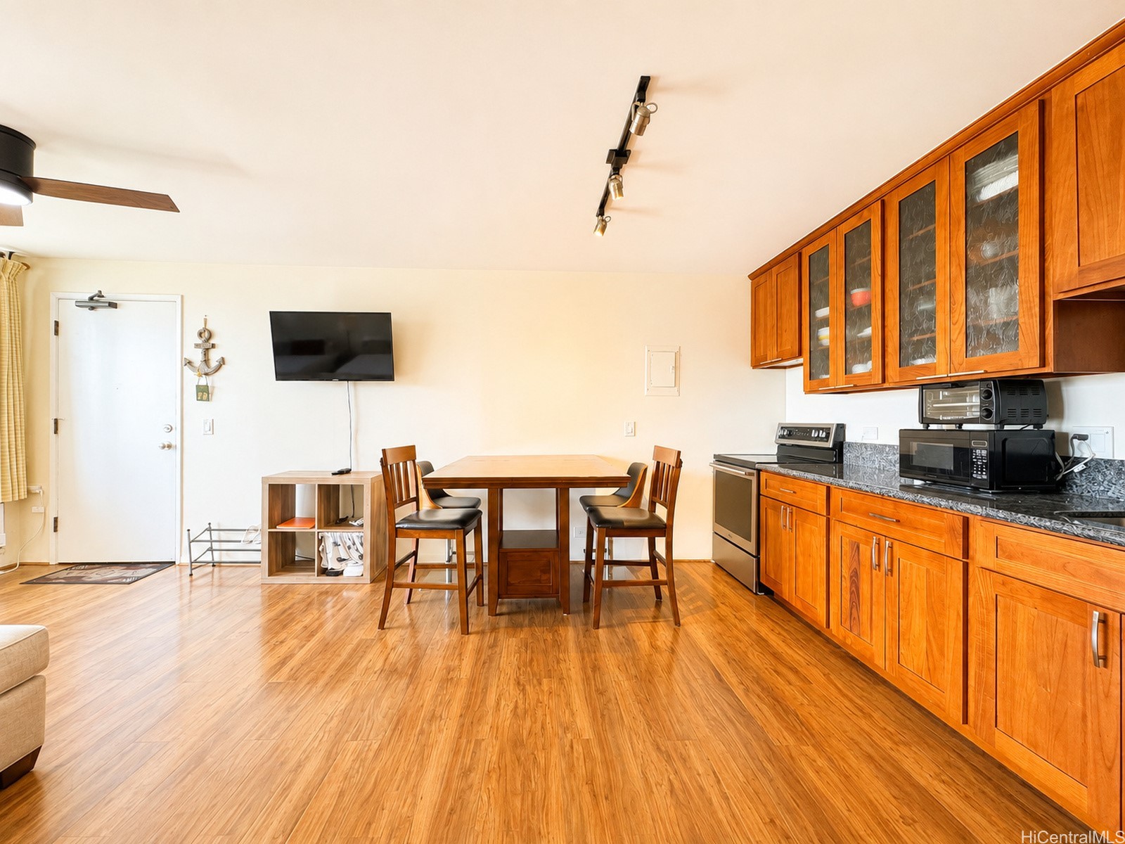 2240 Kuhio Avenue 1607 Property Photo 6