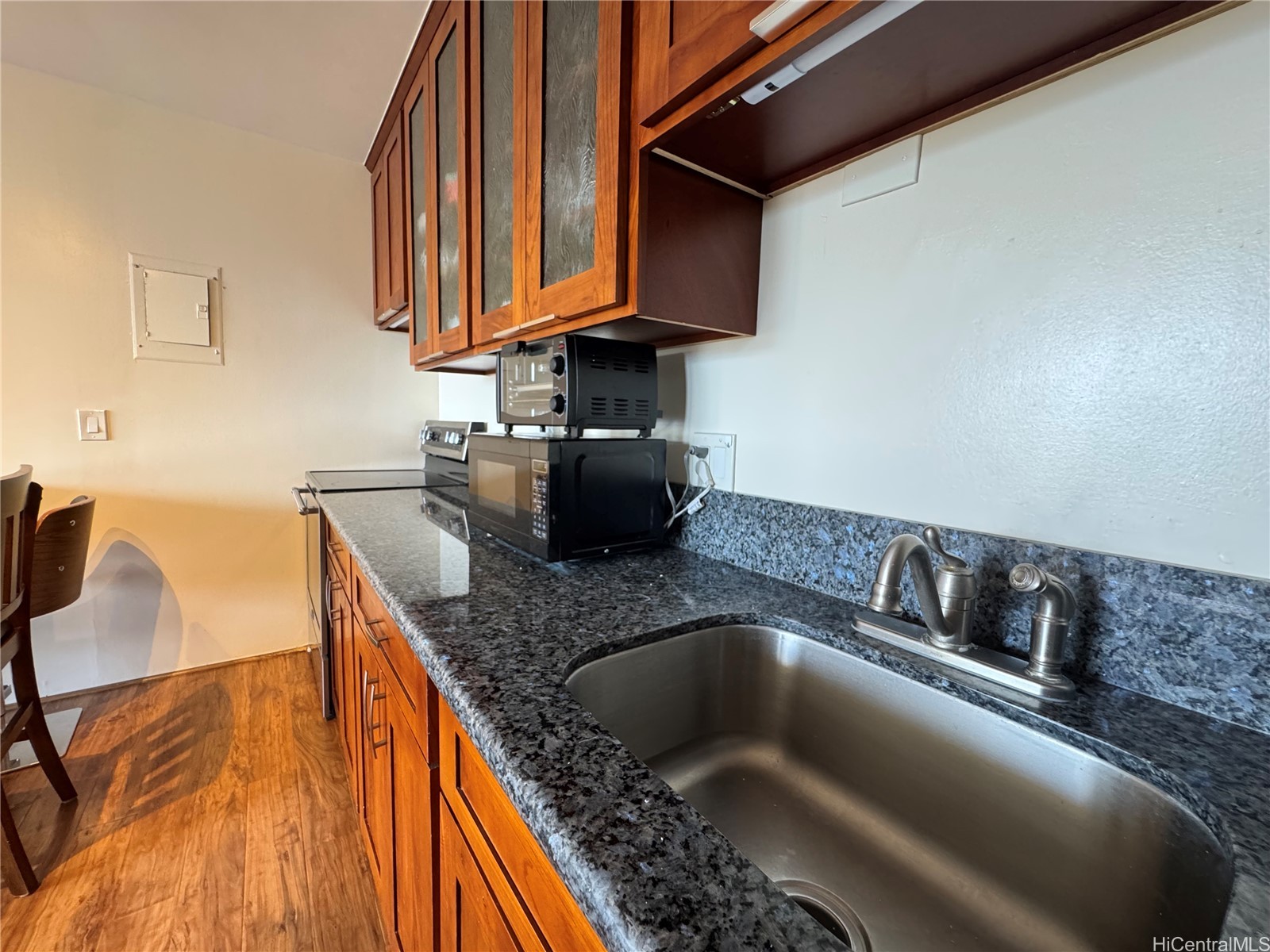 2240 Kuhio Avenue 1607 Property Photo 8