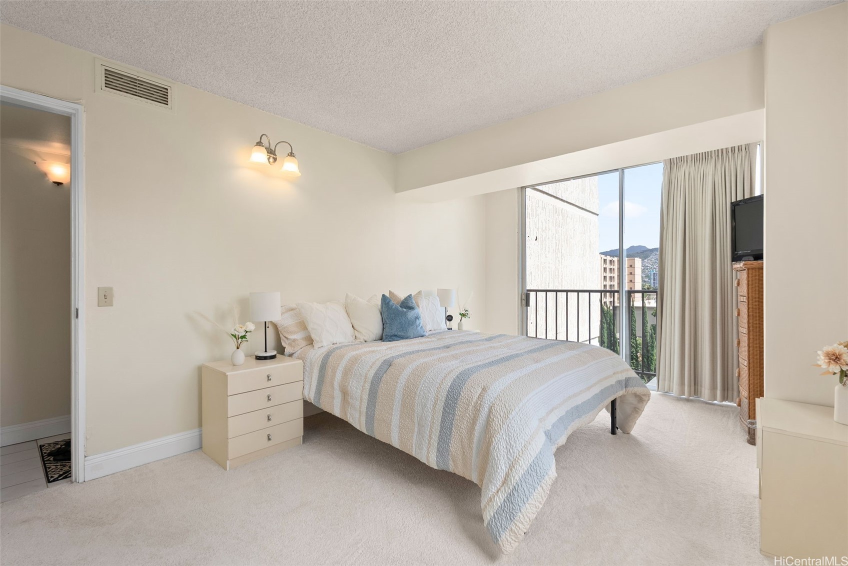 2440 Kuhio Avenue 501 Property Photo 2