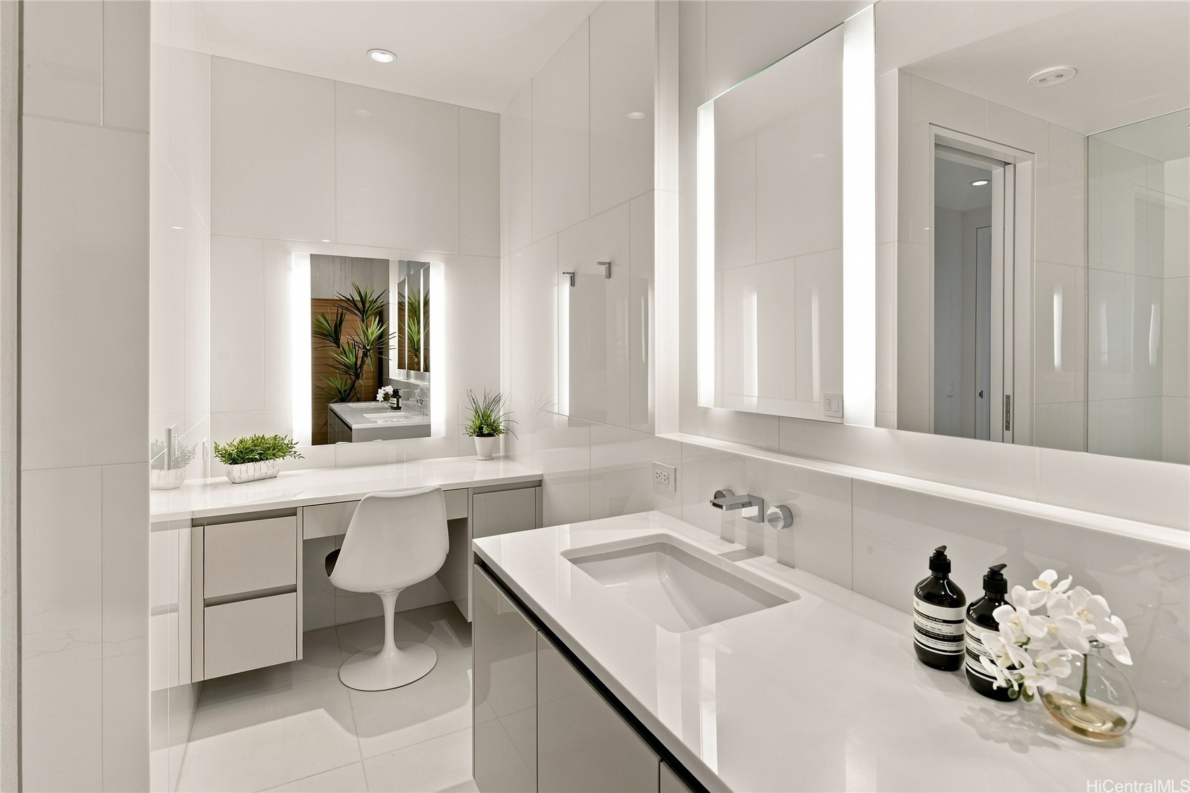 1118 Ala Moana Boulevard 1801 Property Photo 17