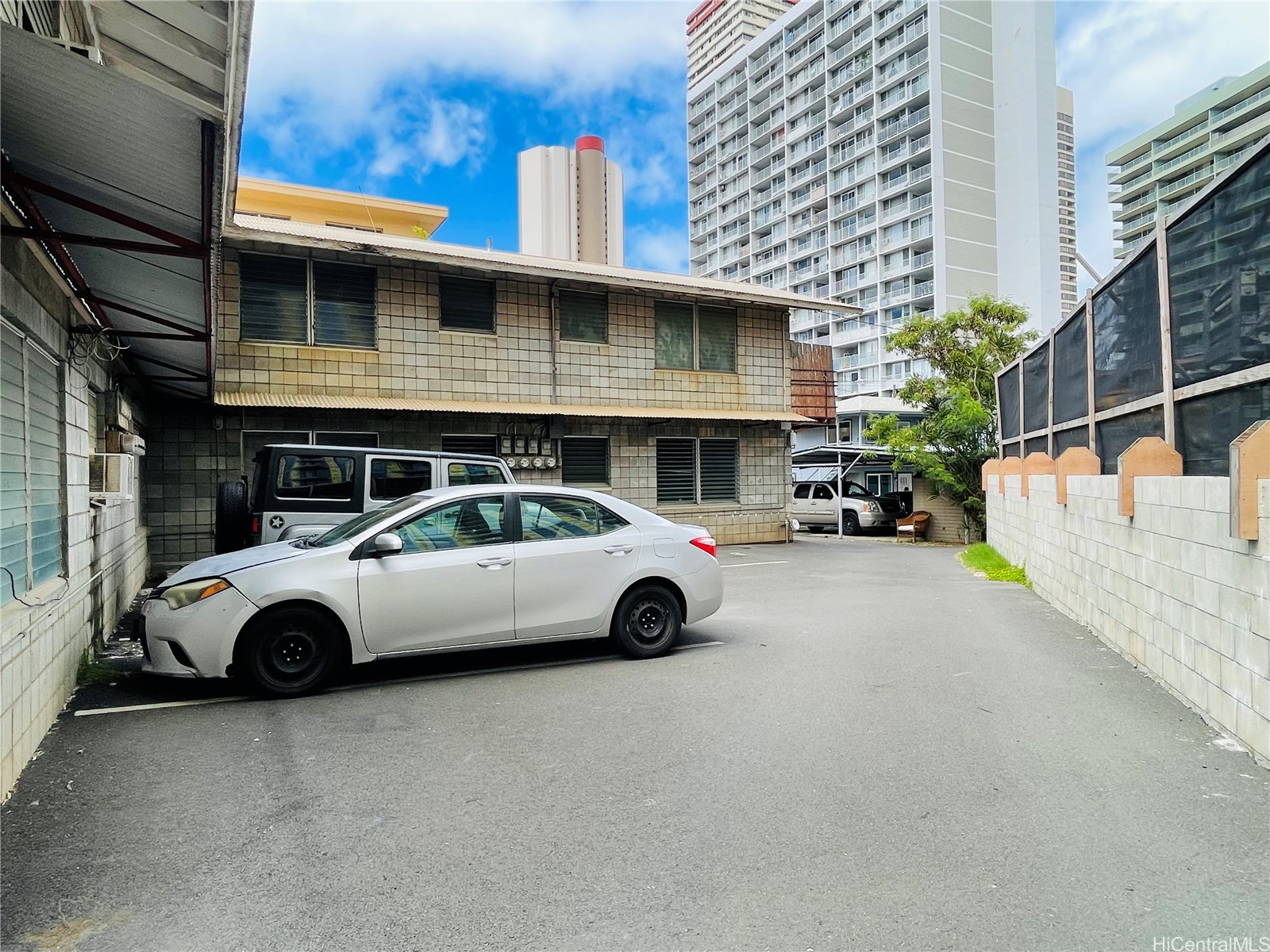 2550 Date Street Property Photo 2
