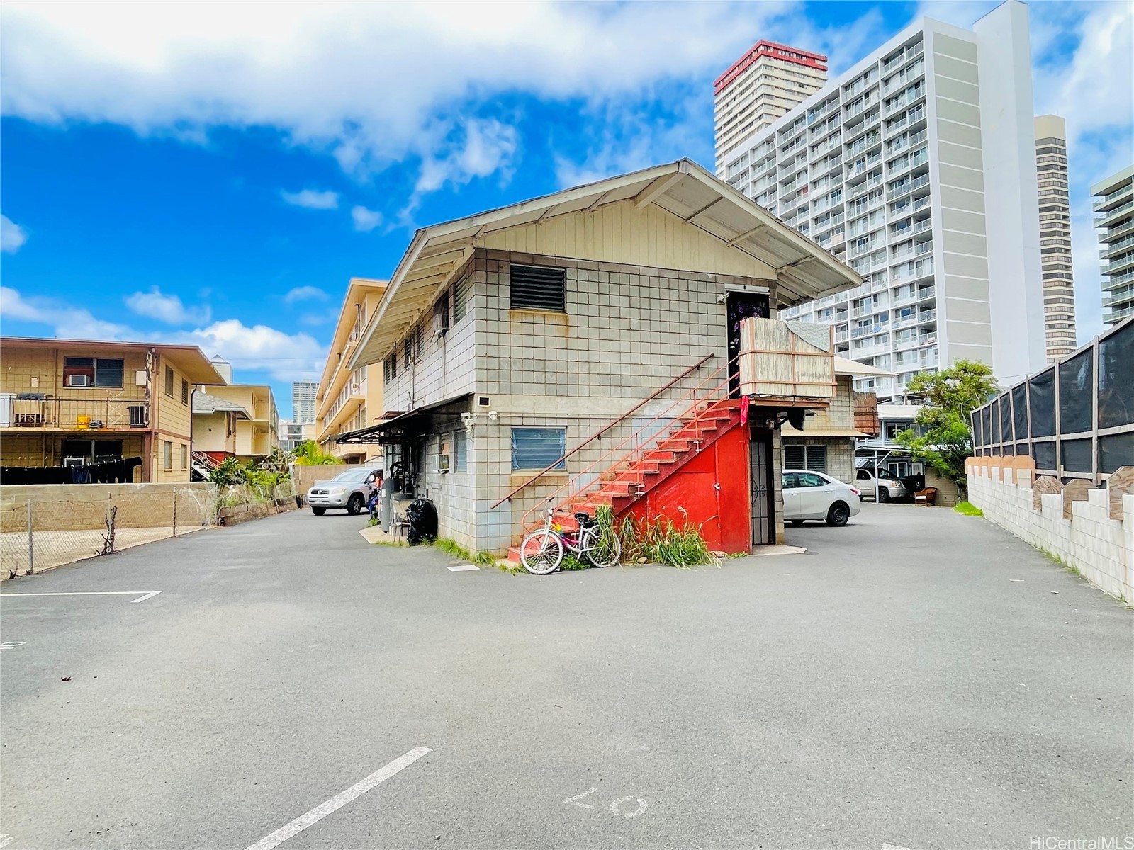 2550 Date Street Property Photo 3
