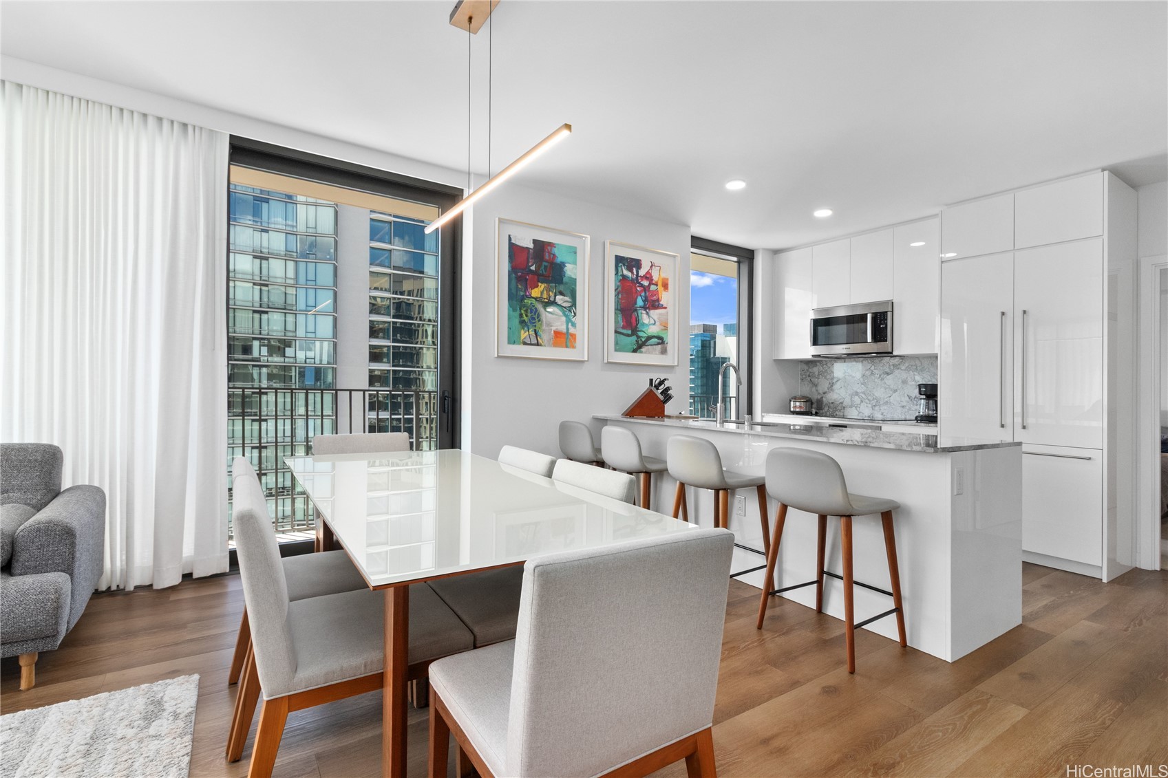 987 Queen Street 3514 Property Photo 4