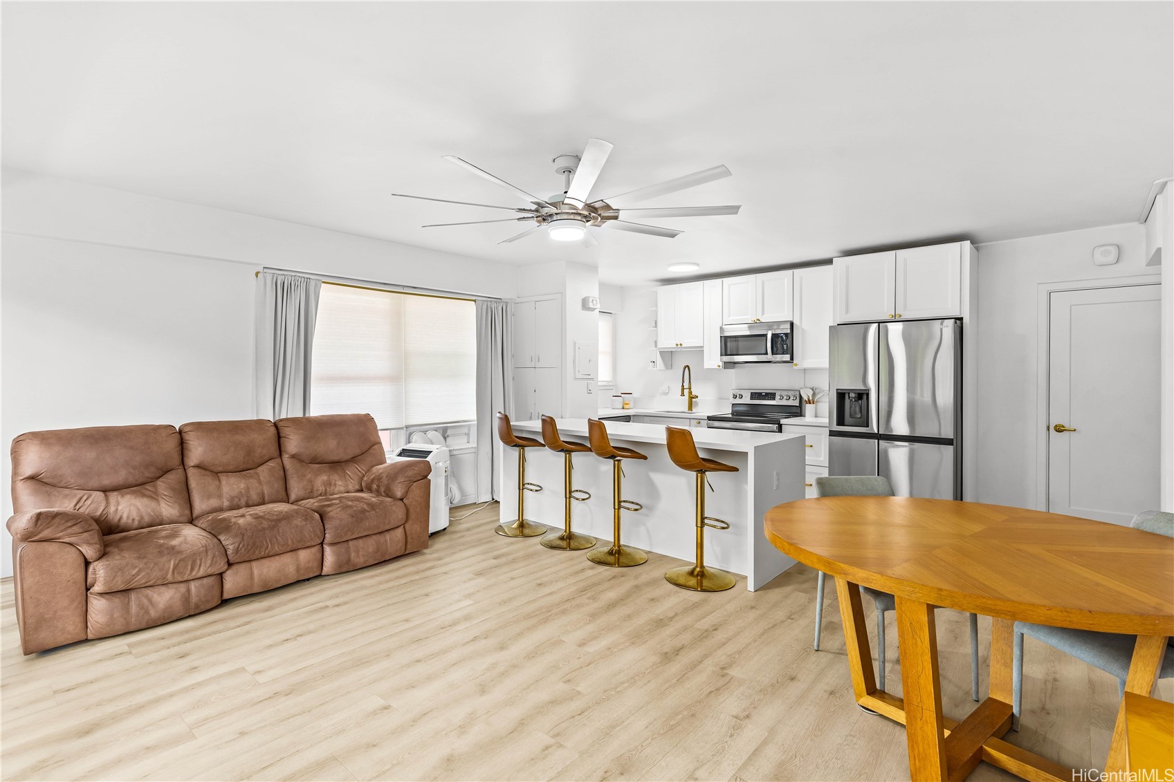 2118 Kuhio Avenue 401 Property Photo 2