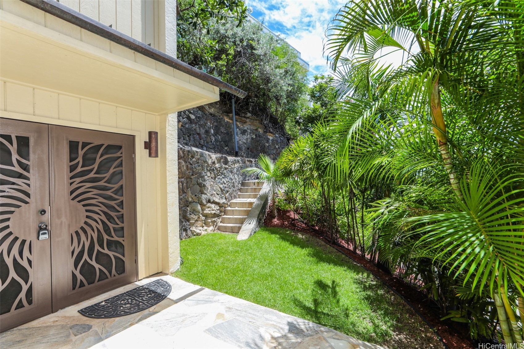 3200 Diamond Head Road Property Photo 2