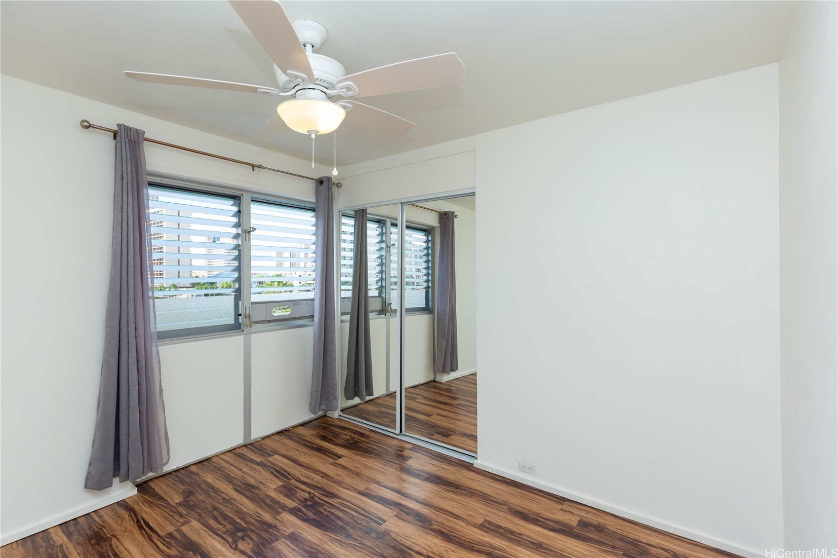 509 University Avenue 703 Property Photo 6