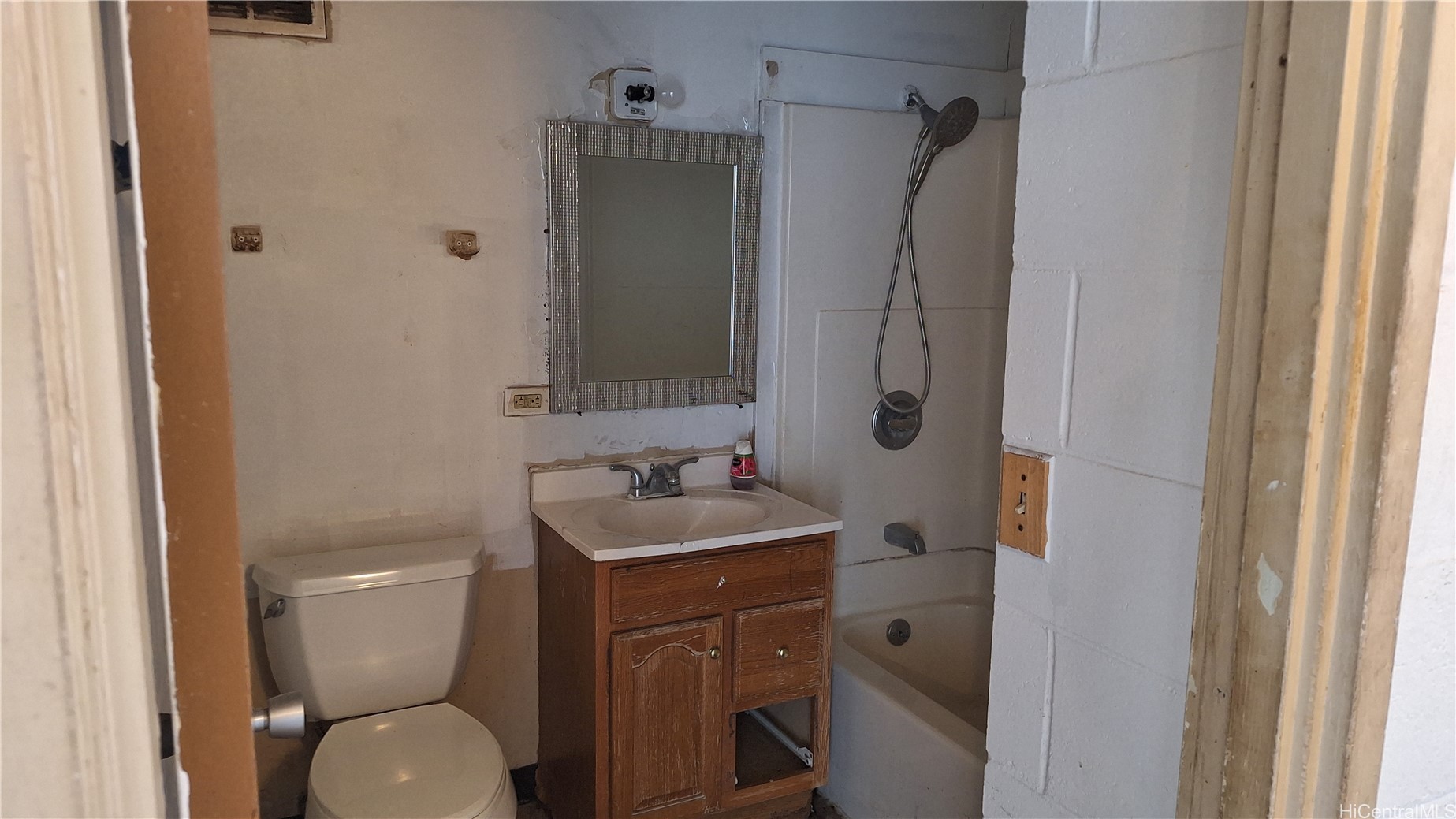 1514 Dillingham Boulevard 305 Property Photo 6