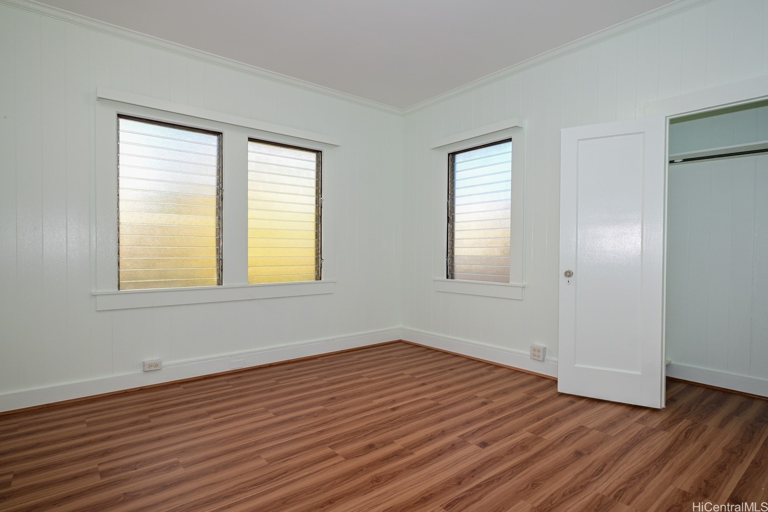 932 10th Avenue Property Photo 17