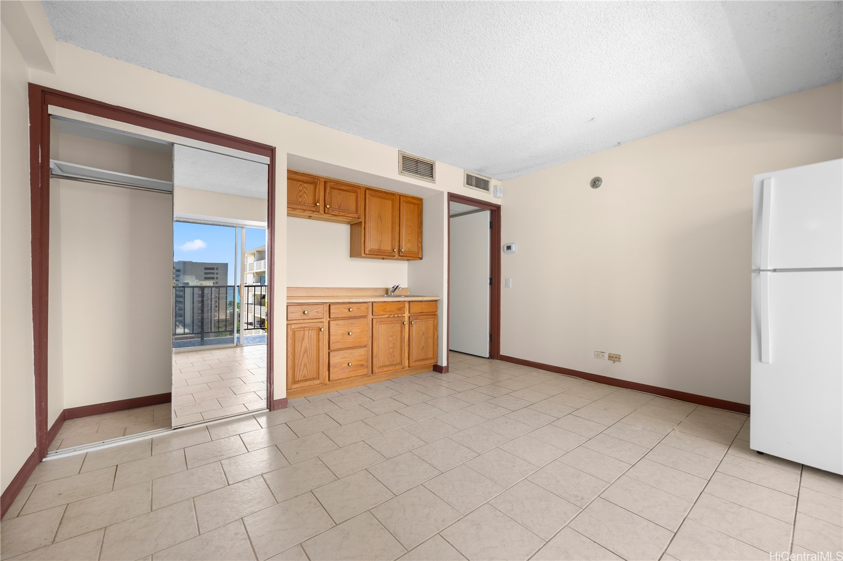 2440 Kuhio Avenue 907 Property Photo 8