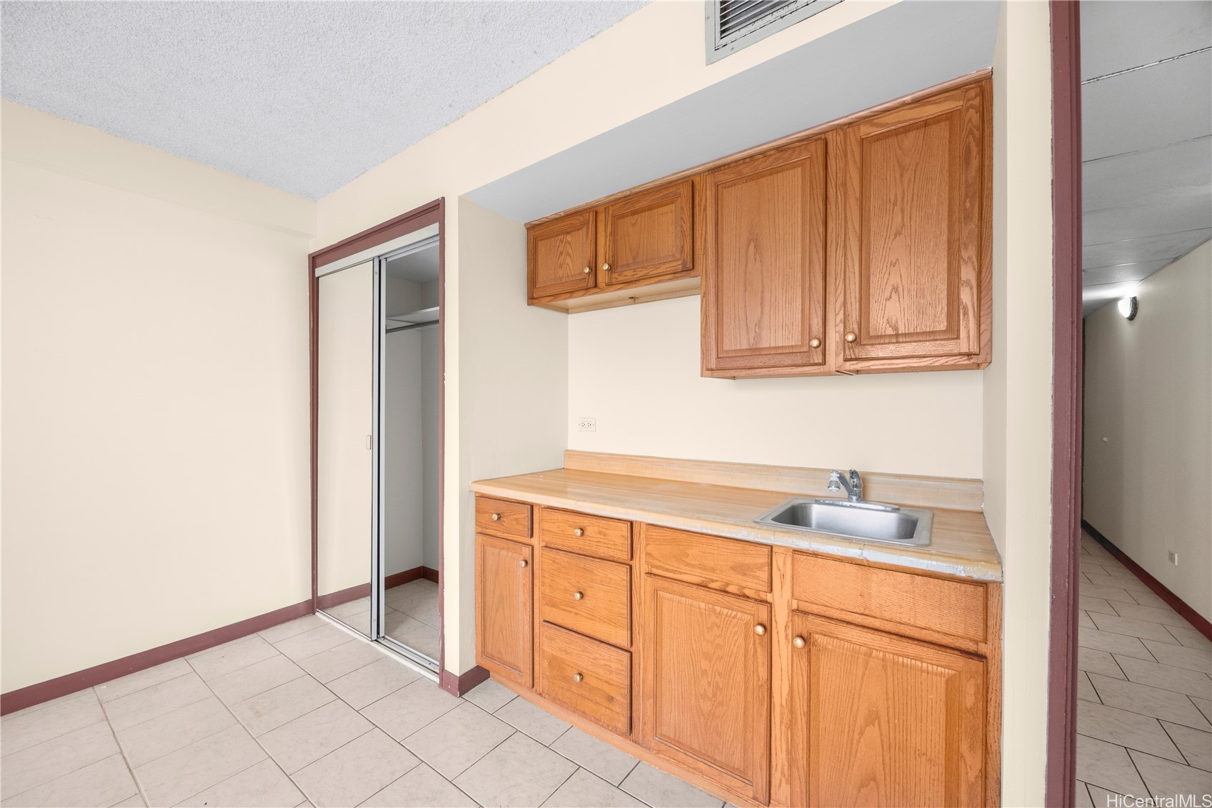 2440 Kuhio Avenue 907 Property Photo 10