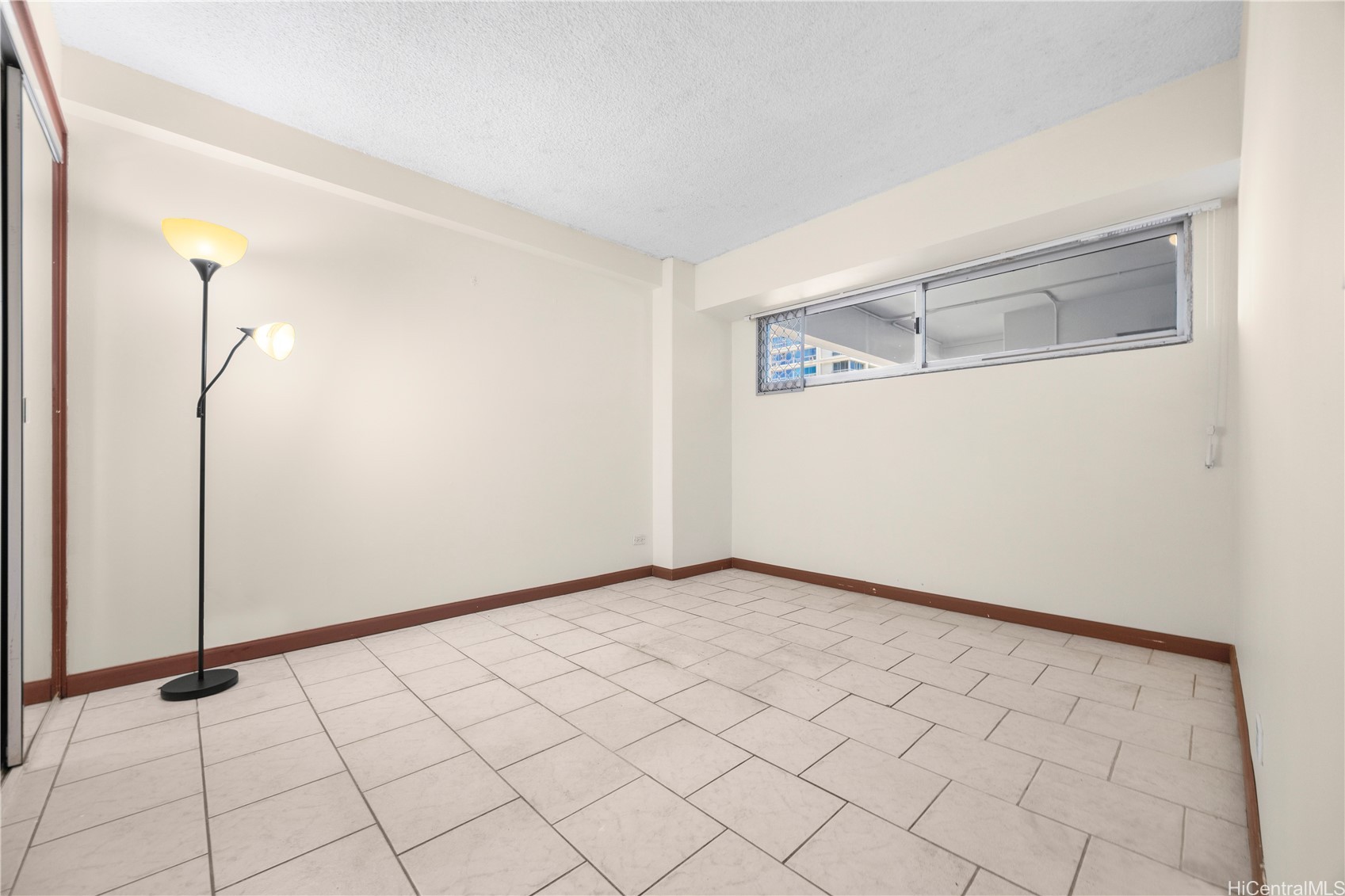 2440 Kuhio Avenue 907 Property Photo 14